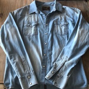 Men’s denim pearl snap shirt